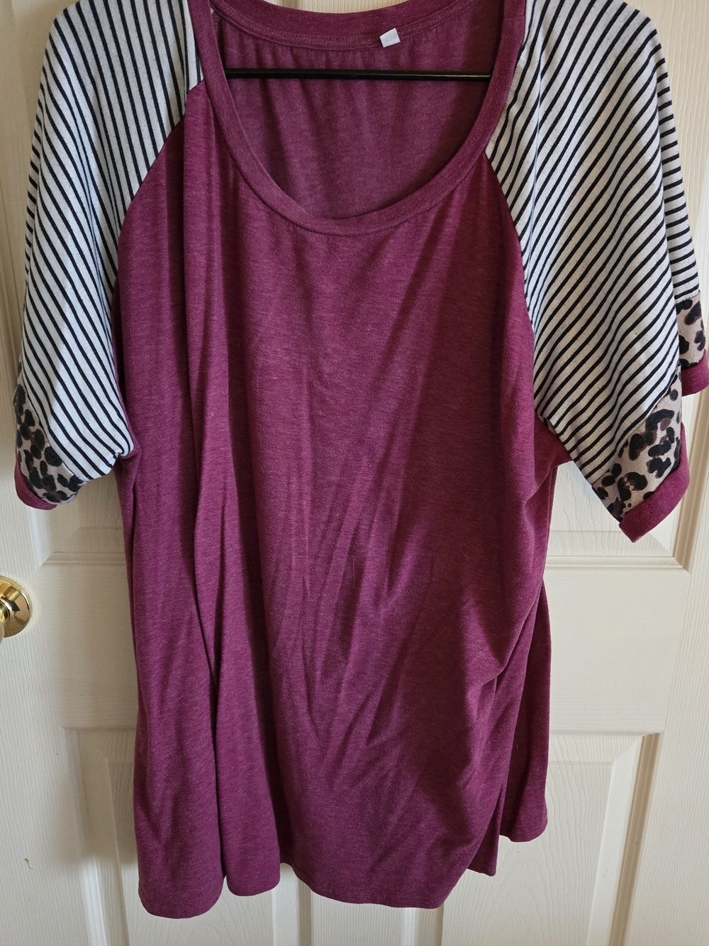 Women’s Short Sleeve Scoop Neck Tee in Wine with Striped & Leopard Sleeves